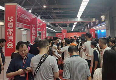 2026西宁家博会现场人流如织